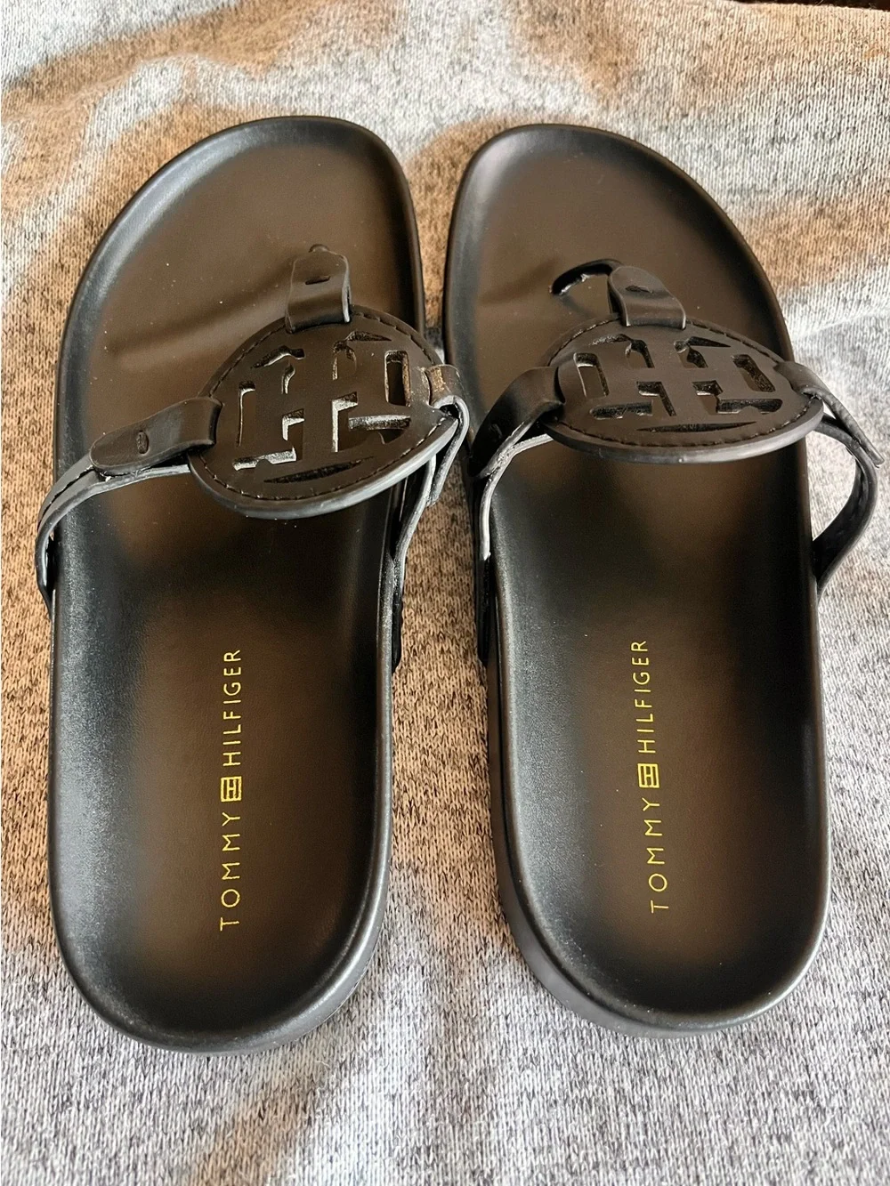 Tommy Hilfiger Women’s Black Logo Toe-Post Sandals - 7M